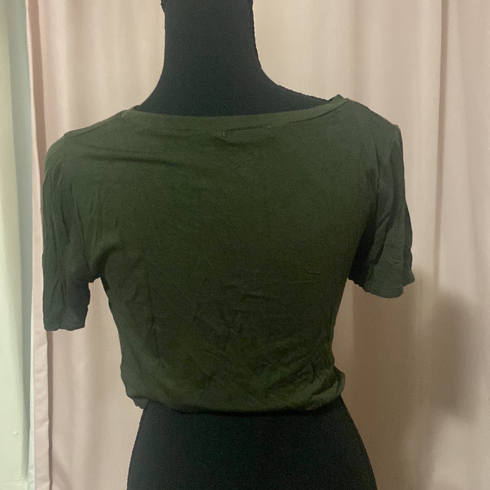 💚 CROP TOP! - Picture 3 of 5